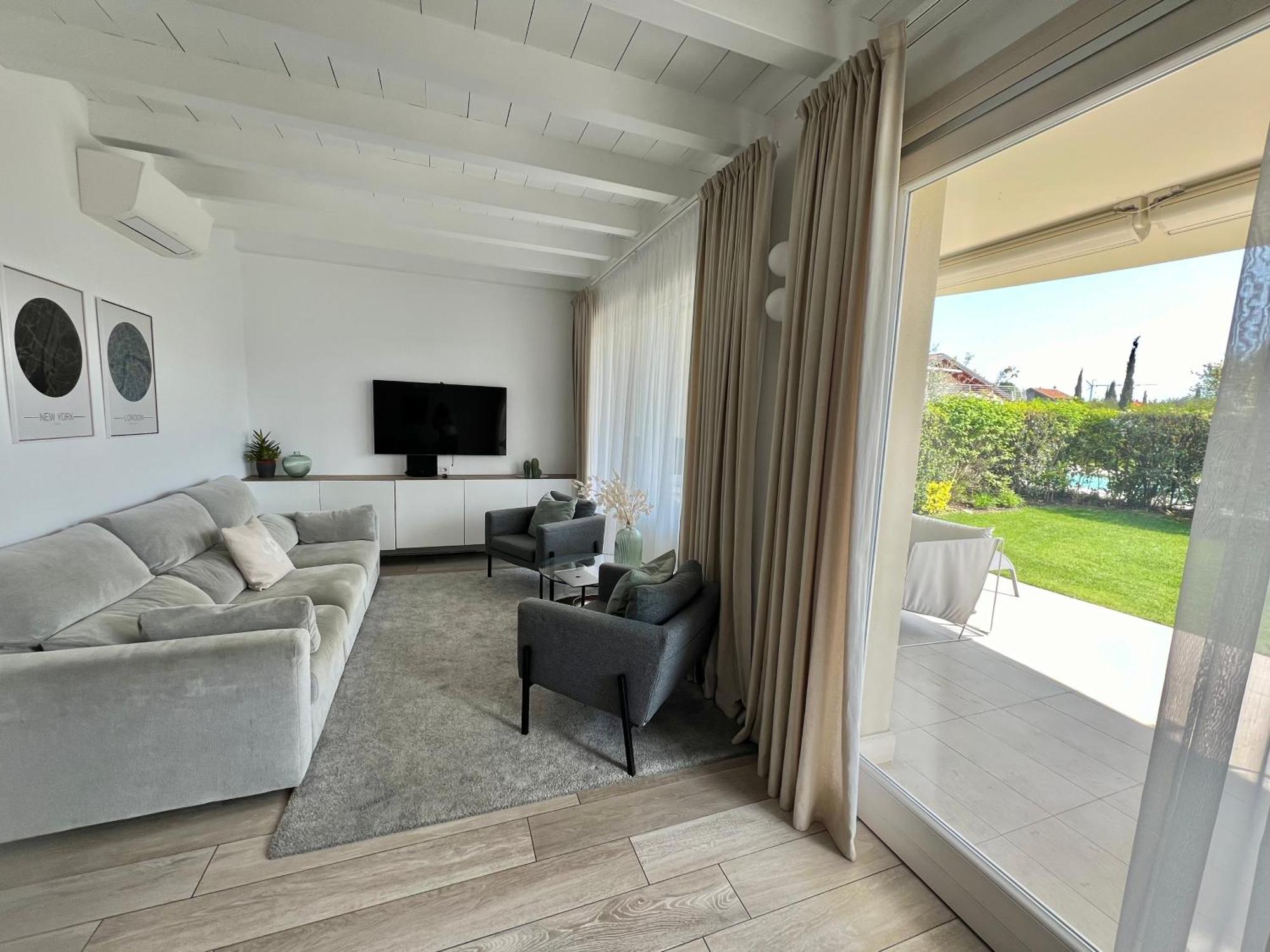 Paganini Suites And Apartments Sirmione Room photo